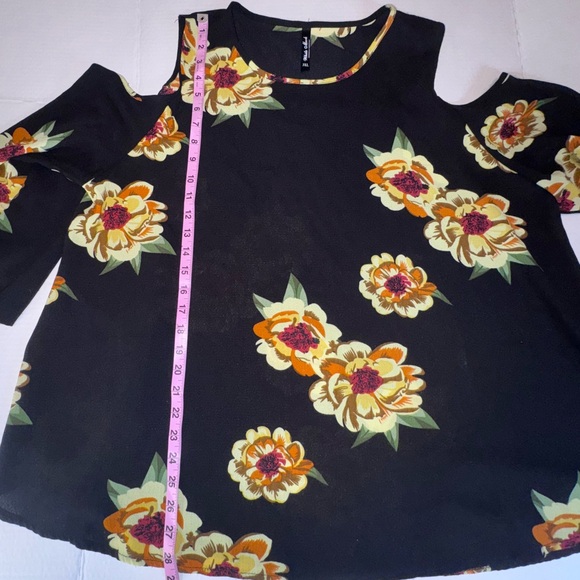 White Mark Black Floral Cold Shoulder Top – Size 3XL - Picture 7 of 10
